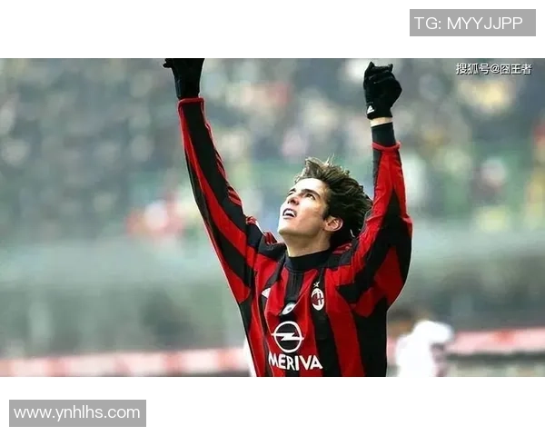 足球明星庆祝动作简单却充满激情引发球迷热烈响应